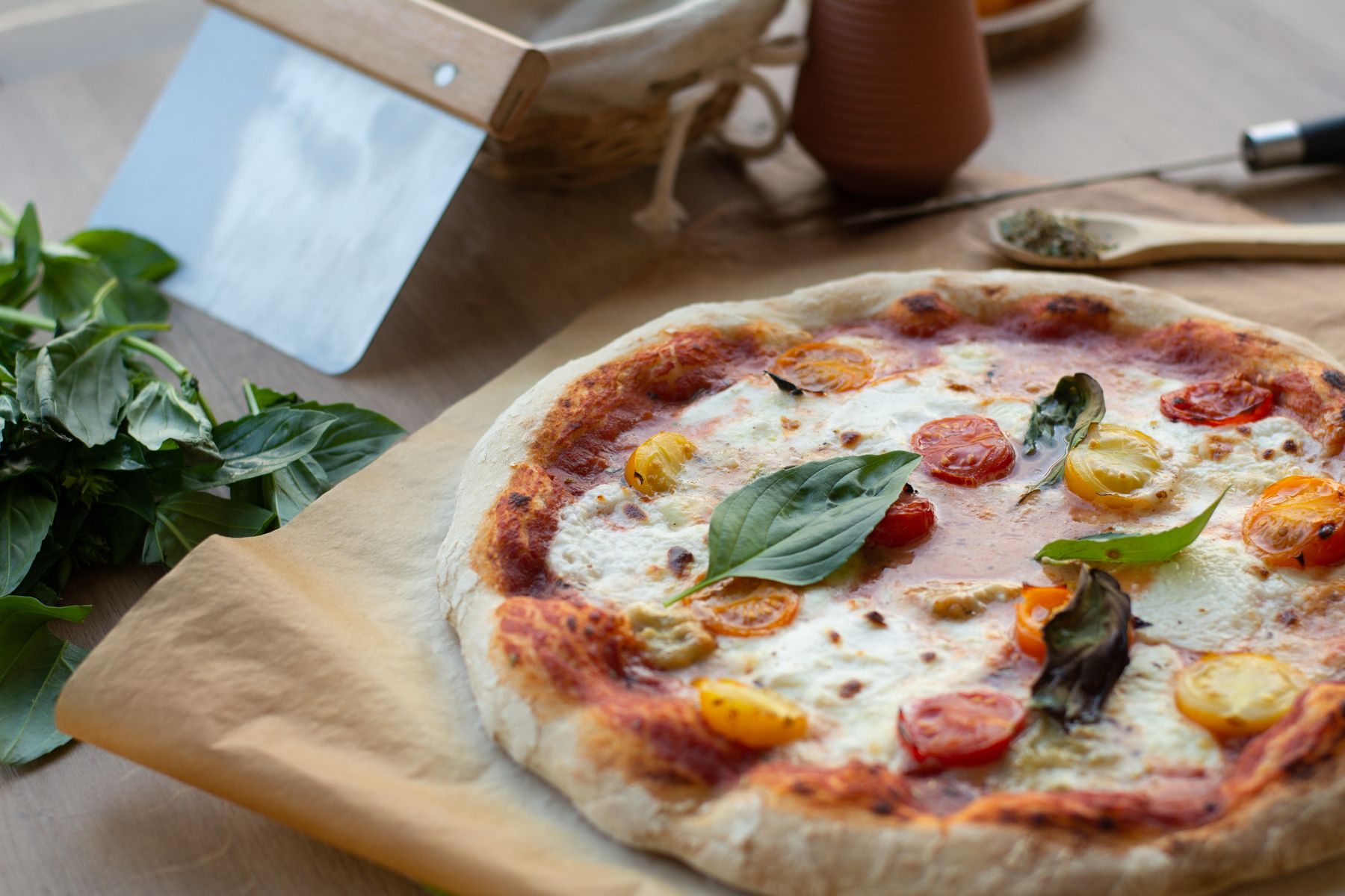 Fresh Neapolitan pizza on the board at Pēpe Kitchen